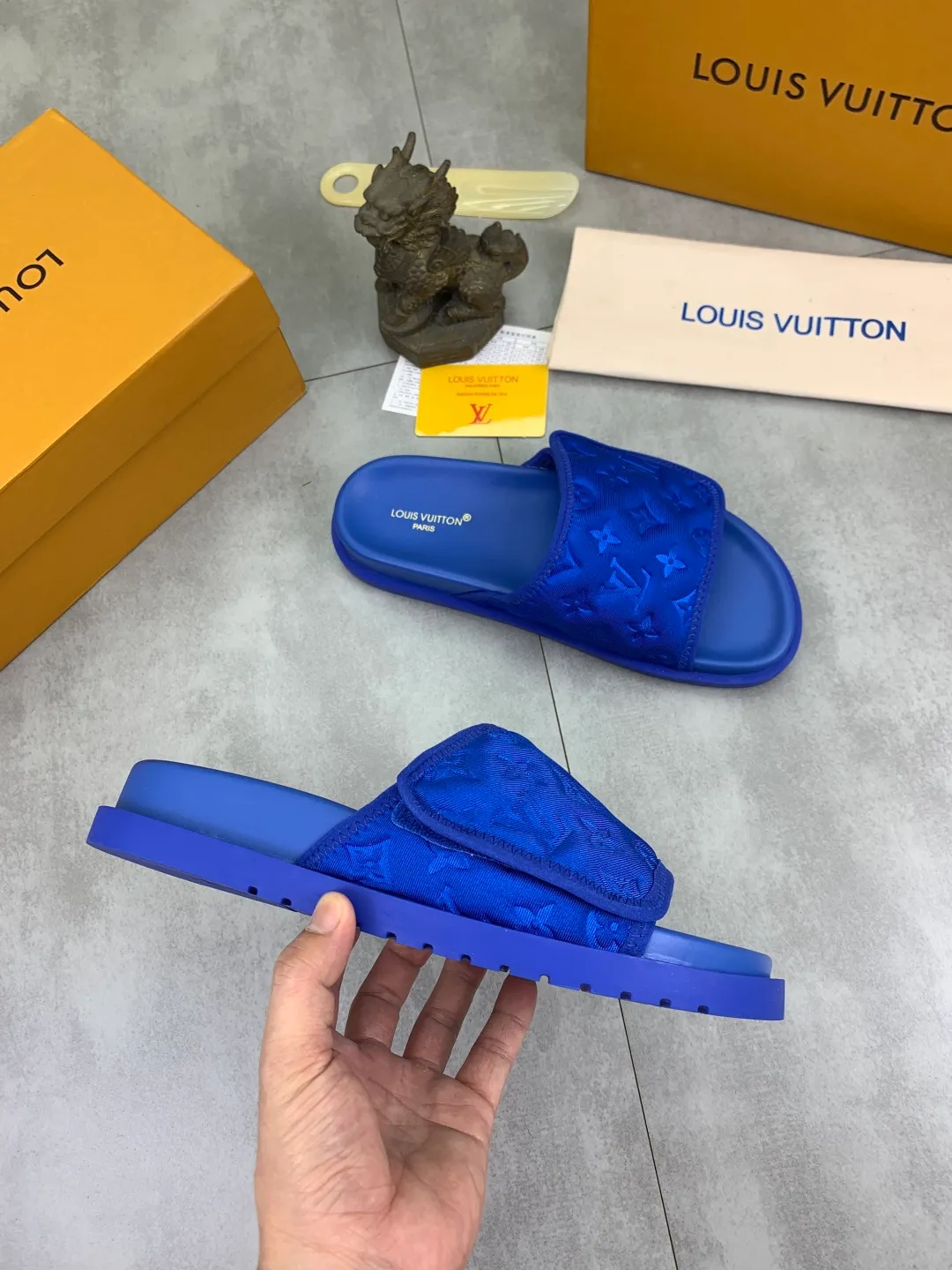 Men's shoes 💰P320 💰[New style]🆘 Original quality [LOUIS VUITTON] The popular Louis Vuitton LV men's slippers on the official website are on sale simultaneously! Original fabric imported from Italy, original factory special supply, code number: 38-44 (45 customized), many colors available